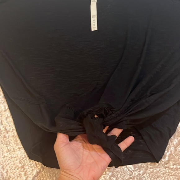 Barley worn, LULULEMON Black T- size 12, bottom tie. - Picture 3 of 9